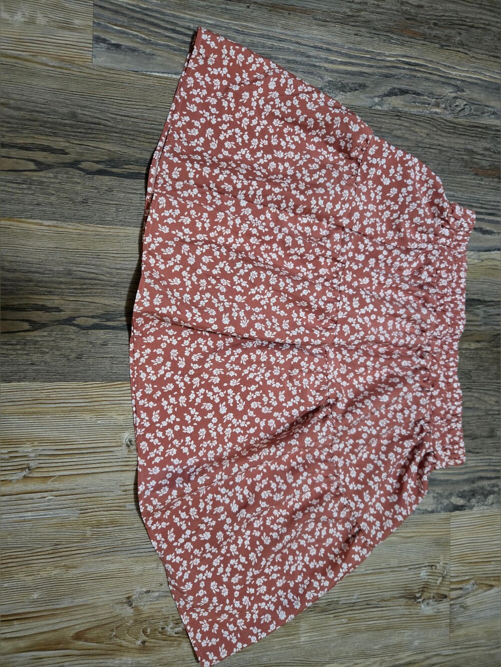 SHEIN Pink Floral Mini Skirt with White Ditsy Print - Picture 4 of 10